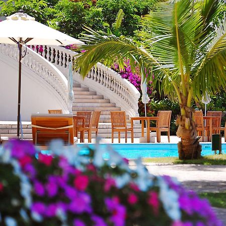 호텔 니코 알리빌라 요미탄 외부 사진 The swimming pool at the hotel