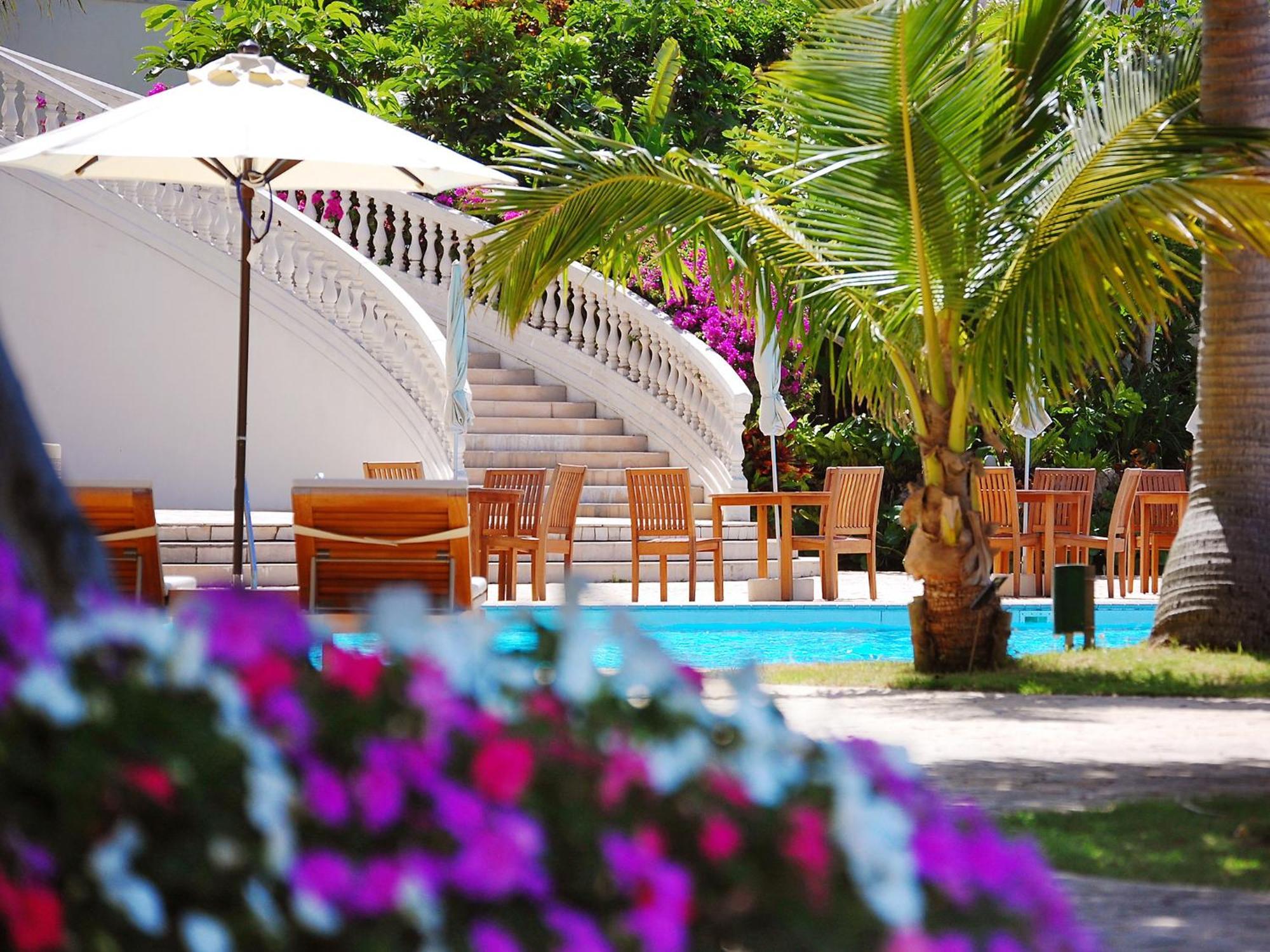 호텔 니코 알리빌라 요미탄 외부 사진 The swimming pool at the hotel