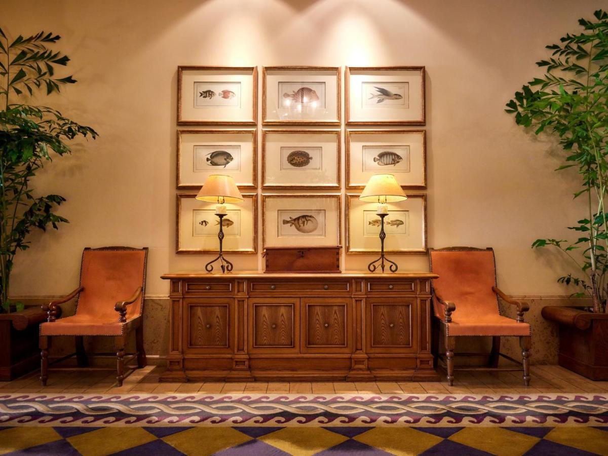 호텔 니코 알리빌라 요미탄 외부 사진 Interior of the Four Seasons Hotel