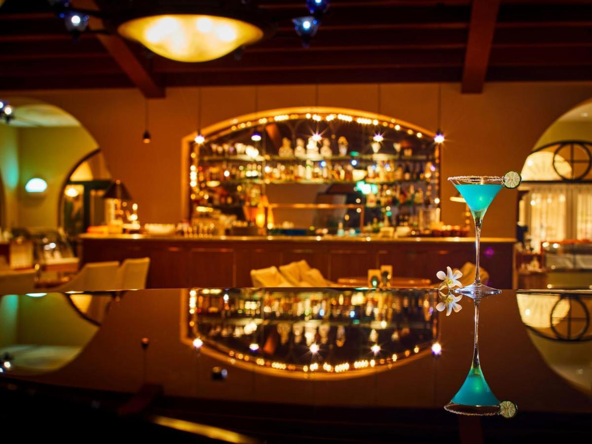 호텔 니코 알리빌라 요미탄 외부 사진 The bar at the restaurant