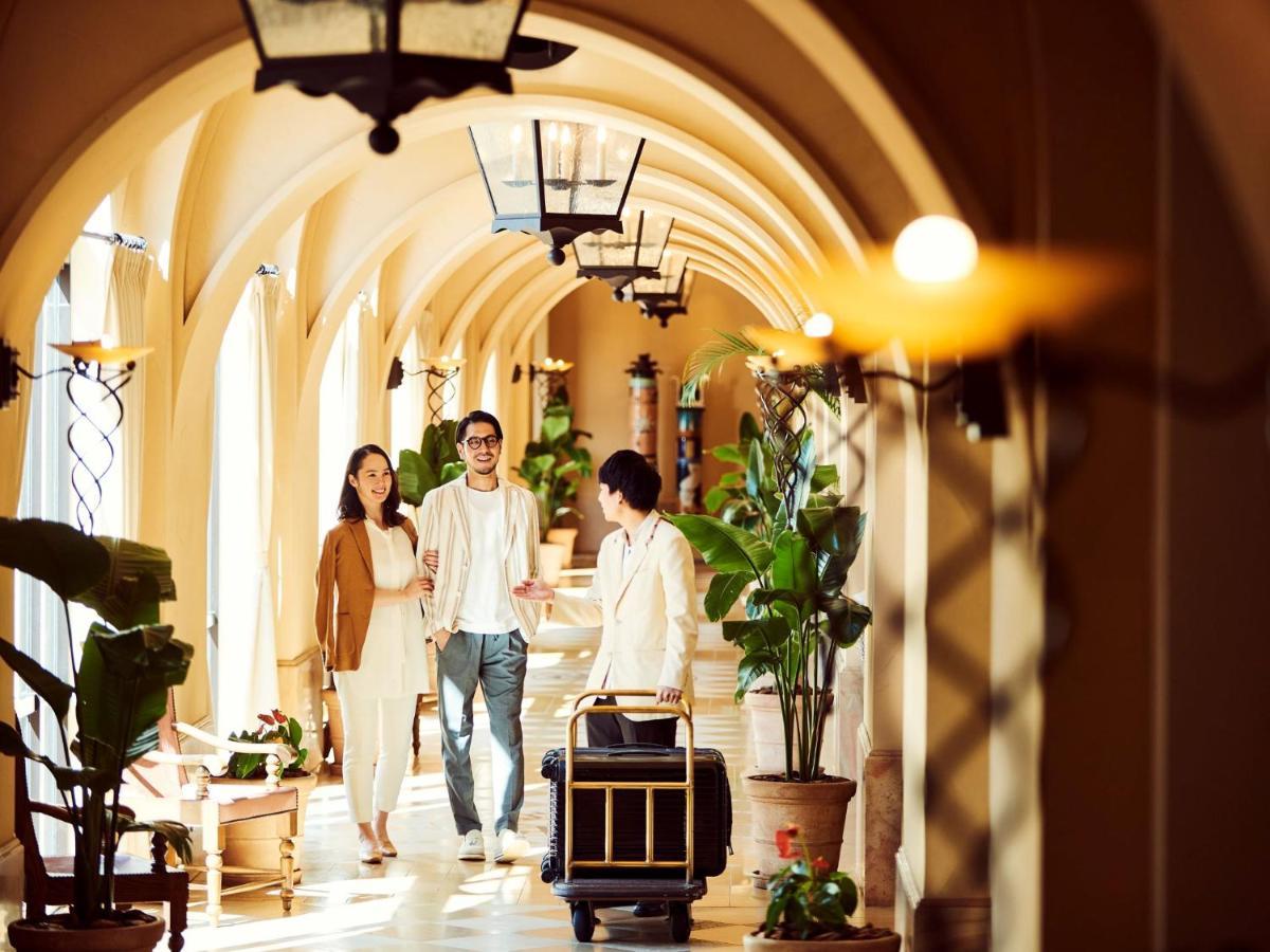 호텔 니코 알리빌라 요미탄 외부 사진 The lobby of the hotel