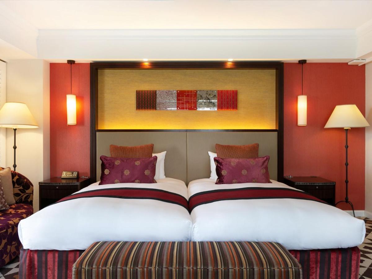 호텔 니코 알리빌라 요미탄 외부 사진 A bedroom at the hotel