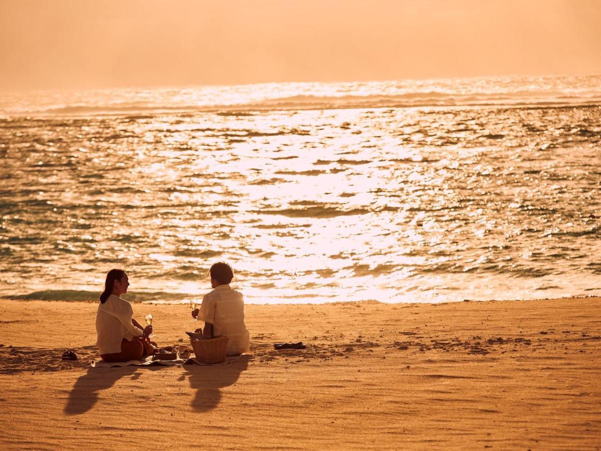 호텔 니코 알리빌라 요미탄 외부 사진 Sunset at the beach