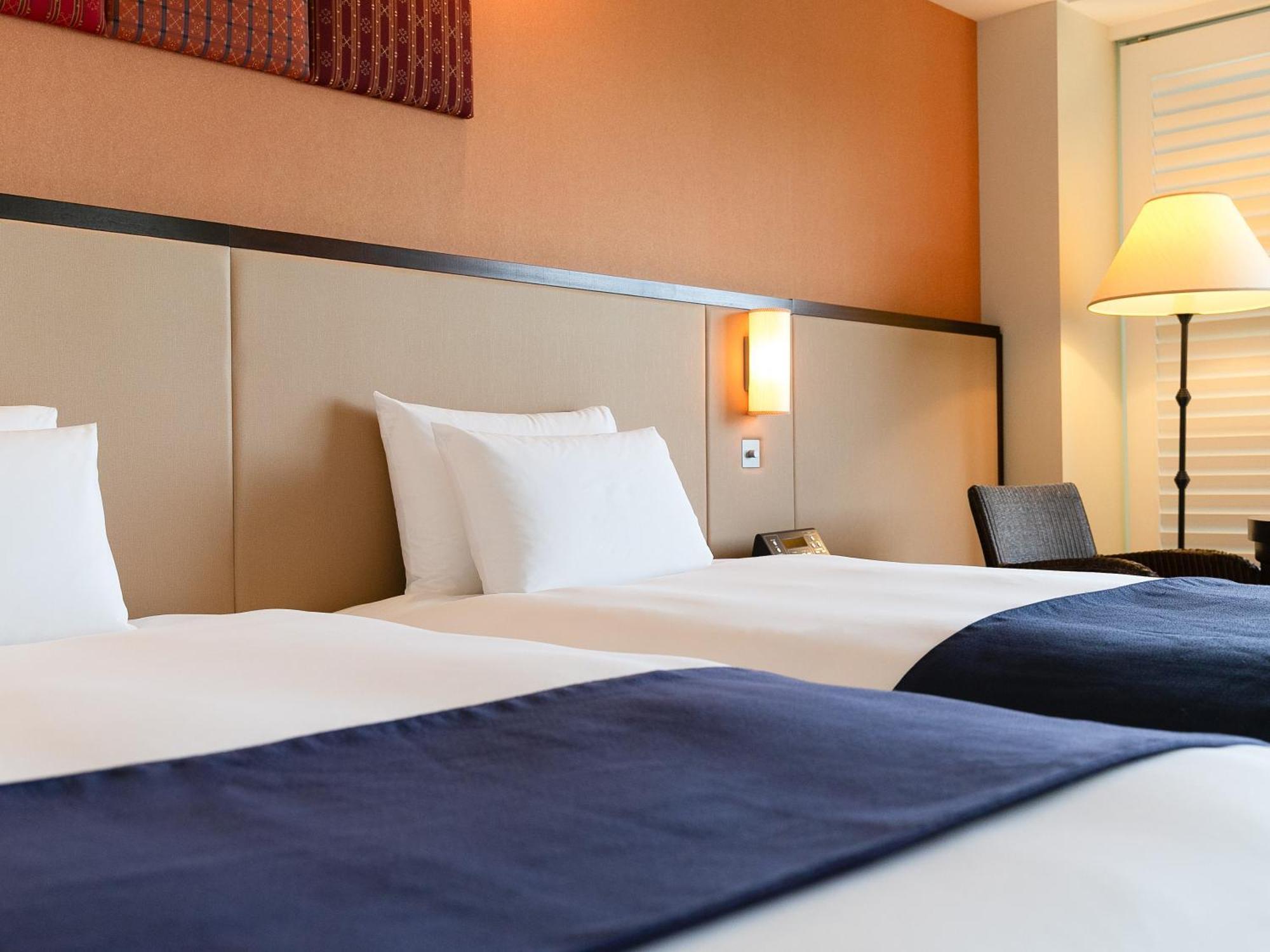 호텔 니코 알리빌라 요미탄 외부 사진 A typical room at the hotel